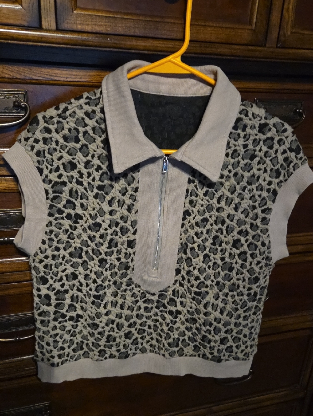 Short Zip Polo Sweater Top in Taupe and Black